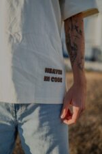 Do Not Disturb™ – Sand Tee - Imagen 4