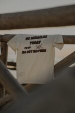 Do Not Disturb™ – Sand Tee - Imagen 5