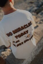 Do Not Disturb™ – Sand Tee - Imagen 3